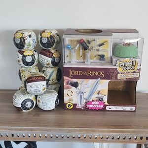 NEW MGA Miniverse Make It Mini Lord of the Rings 11 Mystery Balls Display & Case